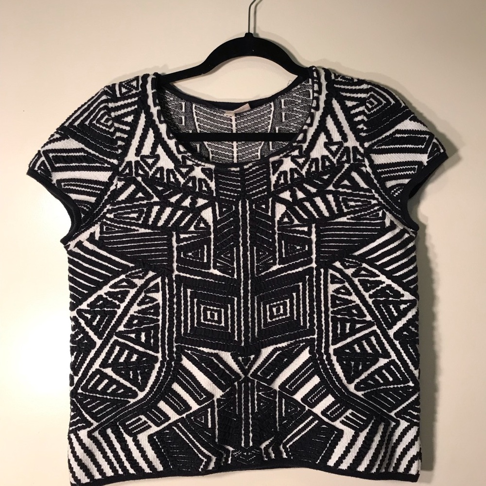 Moth top size large dark blue white color